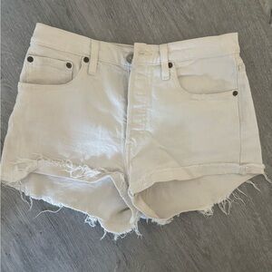 White Levi’s 501 shorts size 28